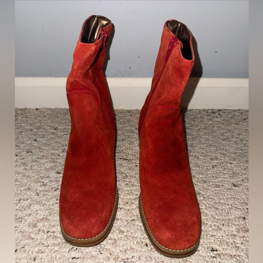 Candie’s suede ankle boots in size 9. 
Rust color.